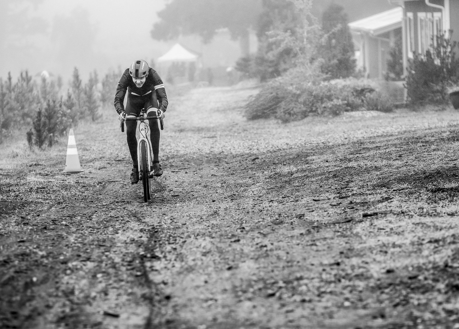 Rain, fog, dust, #truecrossconditions, you never know what you'll get at Surf City CX. © Andrew Yee / Cyclocross Magazine