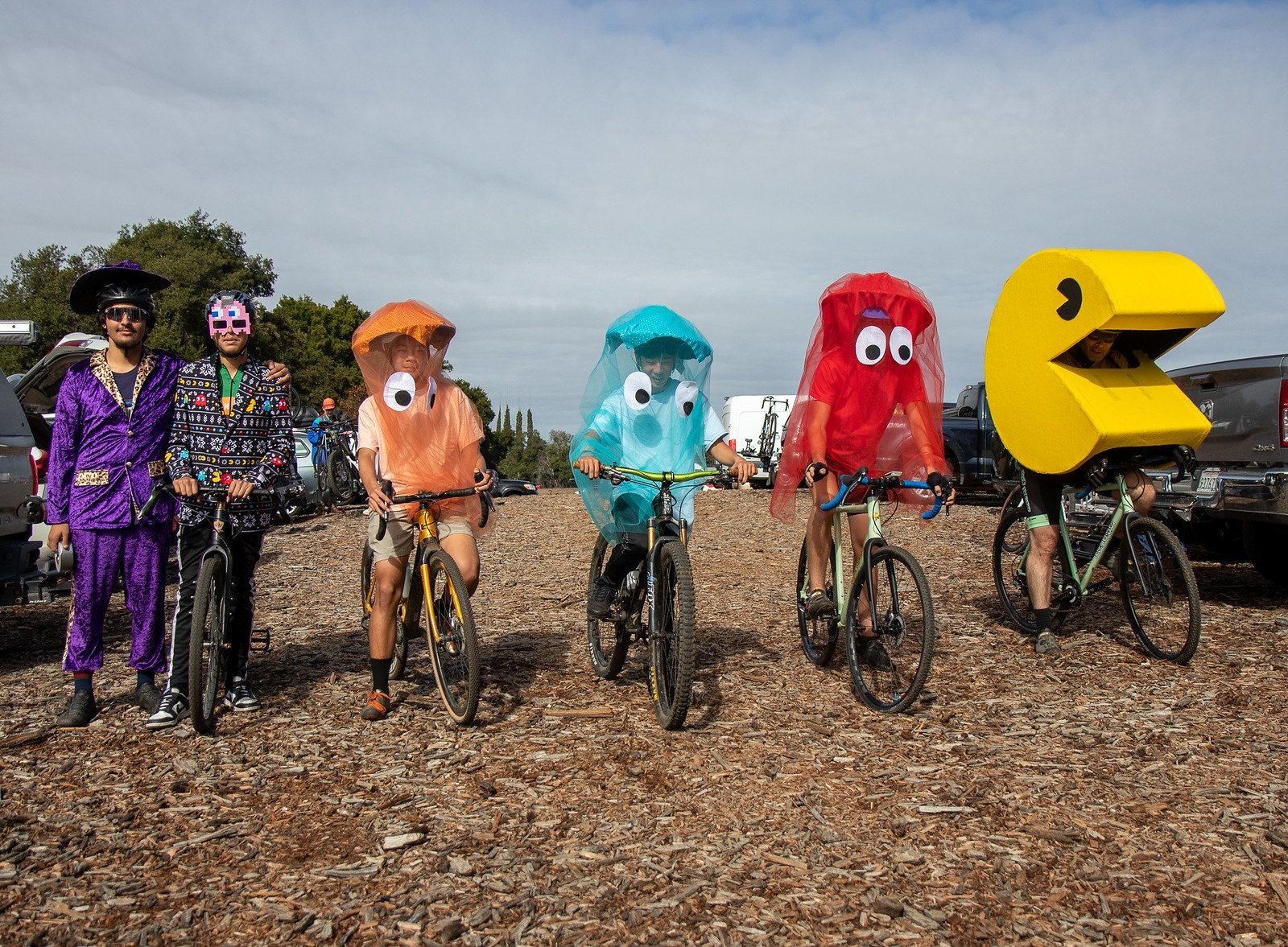 Group costumes add to the fun. This Pax Man collab between Black Mountain Composite and Live in Peace set a high score. © Andrew Yee / Cyclocross Magazine