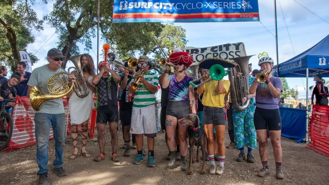 You would never guess, but with zero practice, the band kicks off the A race at Surf City with its piercing, memorable tunes. © Andrew Yee / Cyclocross Magazine