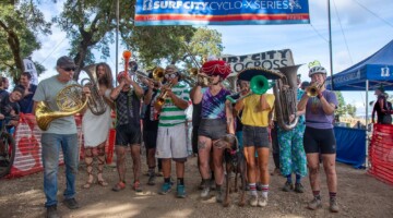 You would never guess, but with zero practice, the band kicks off the A race at Surf City with its piercing, memorable tunes. © Andrew Yee / Cyclocross Magazine